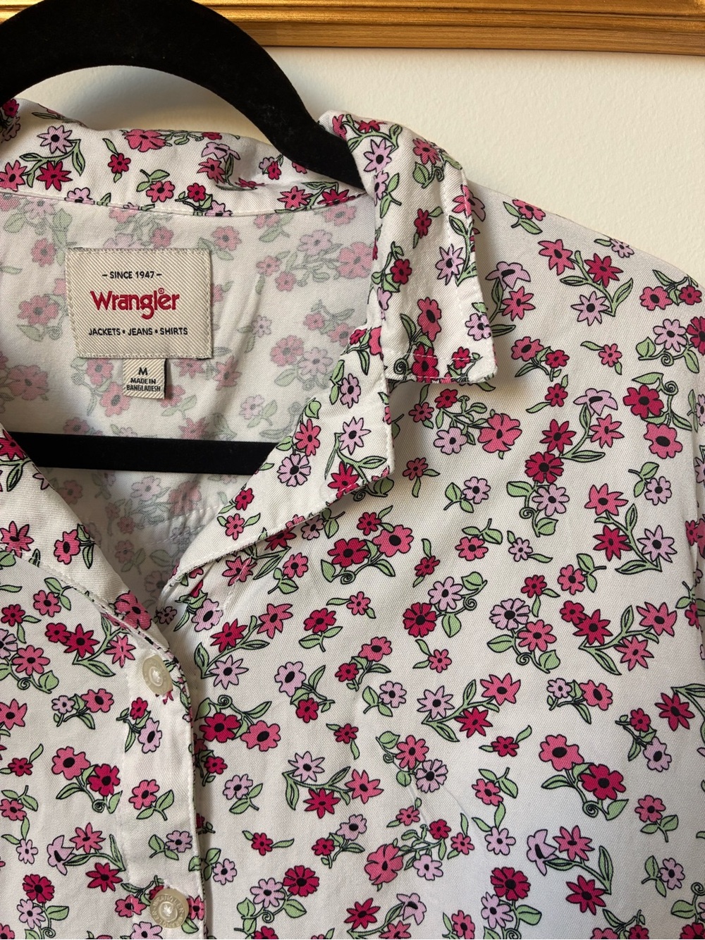 Wrangler White Pink Floral Button-Up Crop Top